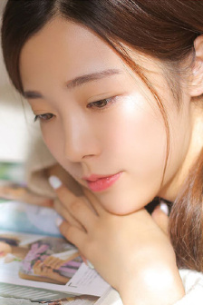 皇帝中了春药侍卫叫情歌的小说